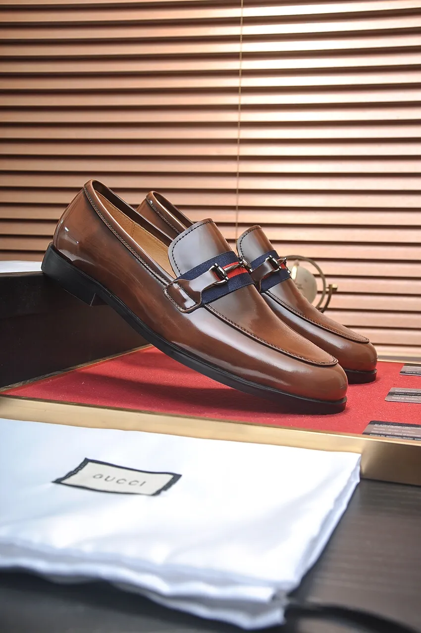 Factory price 540💶Italian top luxury men's shoe giant (GUCCI) (Gucci) (full cowhide lining) new arrival🍃Original European style🔰 Pleasant to the eye😍In order to make the shoes more durable and non-deformable🌀The production continues to follow traditional methods but there is still no lack of innovation💪The original sheepskin is chosen for the leather♻️Smooth, natural and exceptionally bright⭐Made of imported cowhide The rich man’s first choice 38-45 (45 customized)